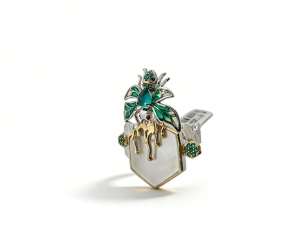 Honeycomb ring with lab-grown emerald