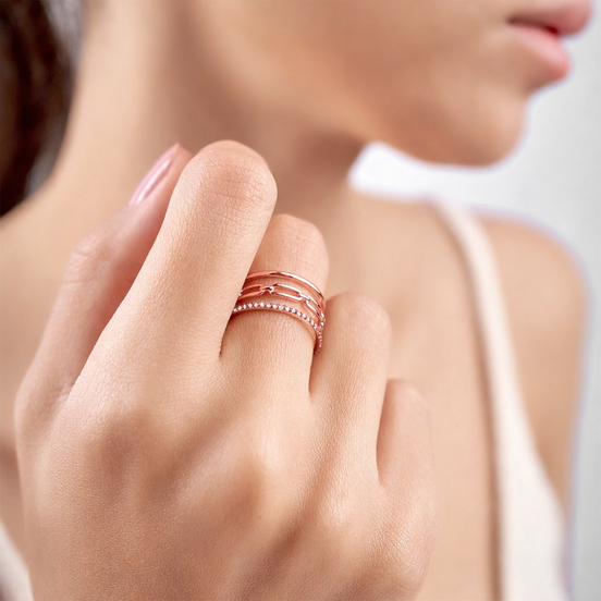 Rose gold ring with chain detail